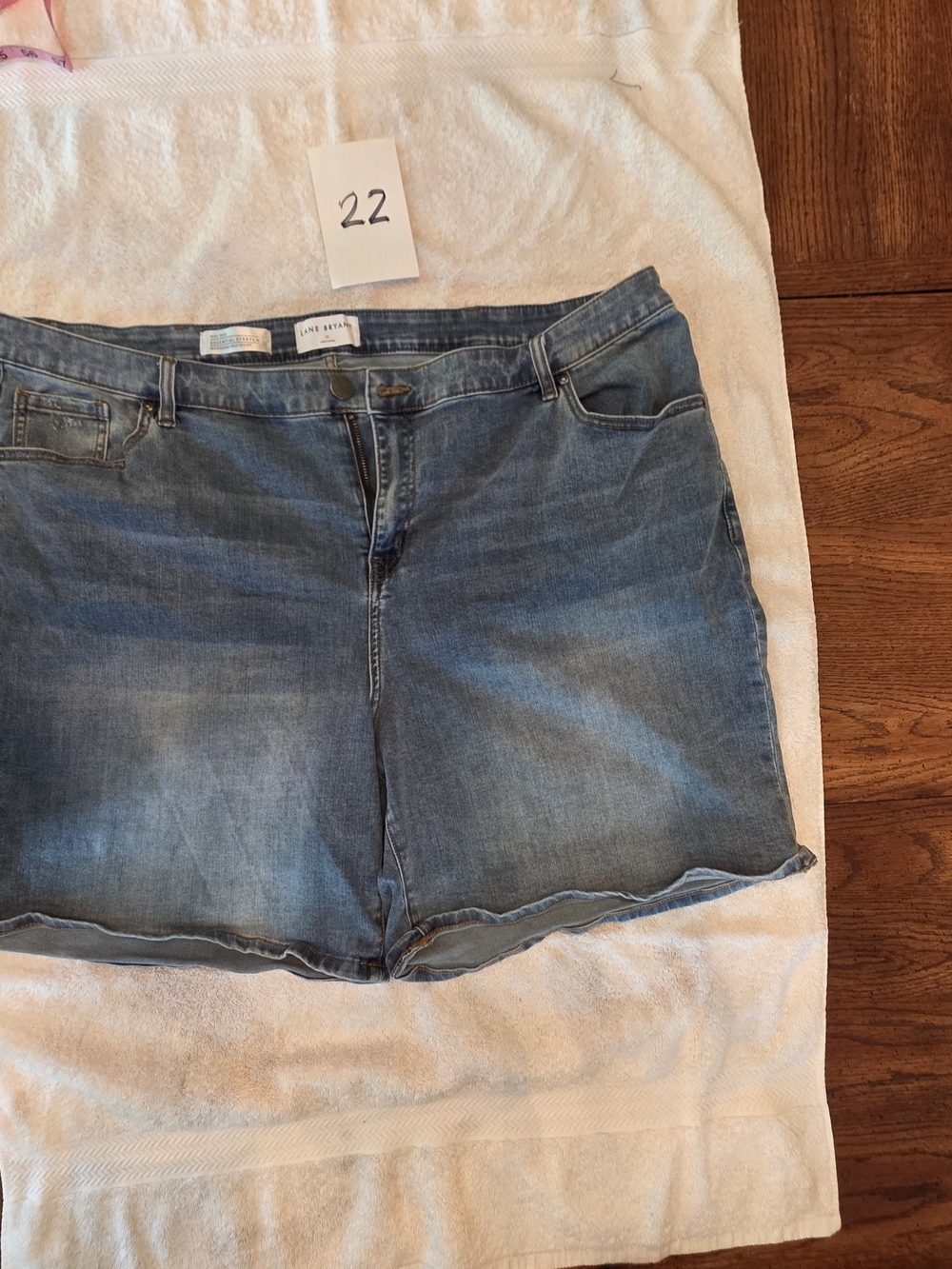 Lane Bryant 22 Essential Stretch Boyfriend Midi Denim Shorts Mid Rise
